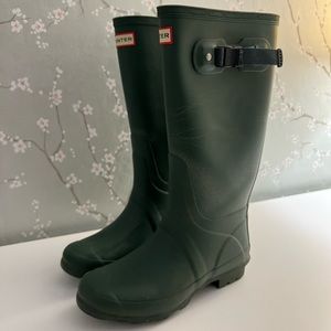 Selling due to not using them anymore. Literally worn two times In snow.